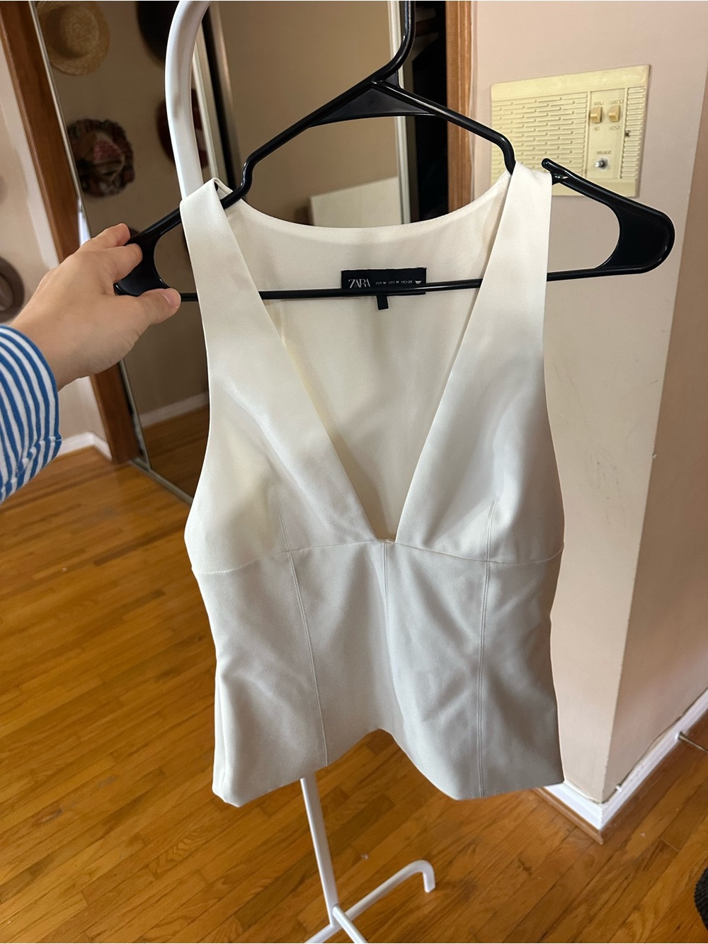 ZARA Cream V-Neck Sleeveless Top NEVER WORN